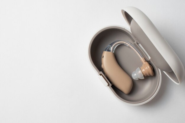 Jak wybrać odpowiednie akcesoria do twojego urządzenia wspomagającego słuch?